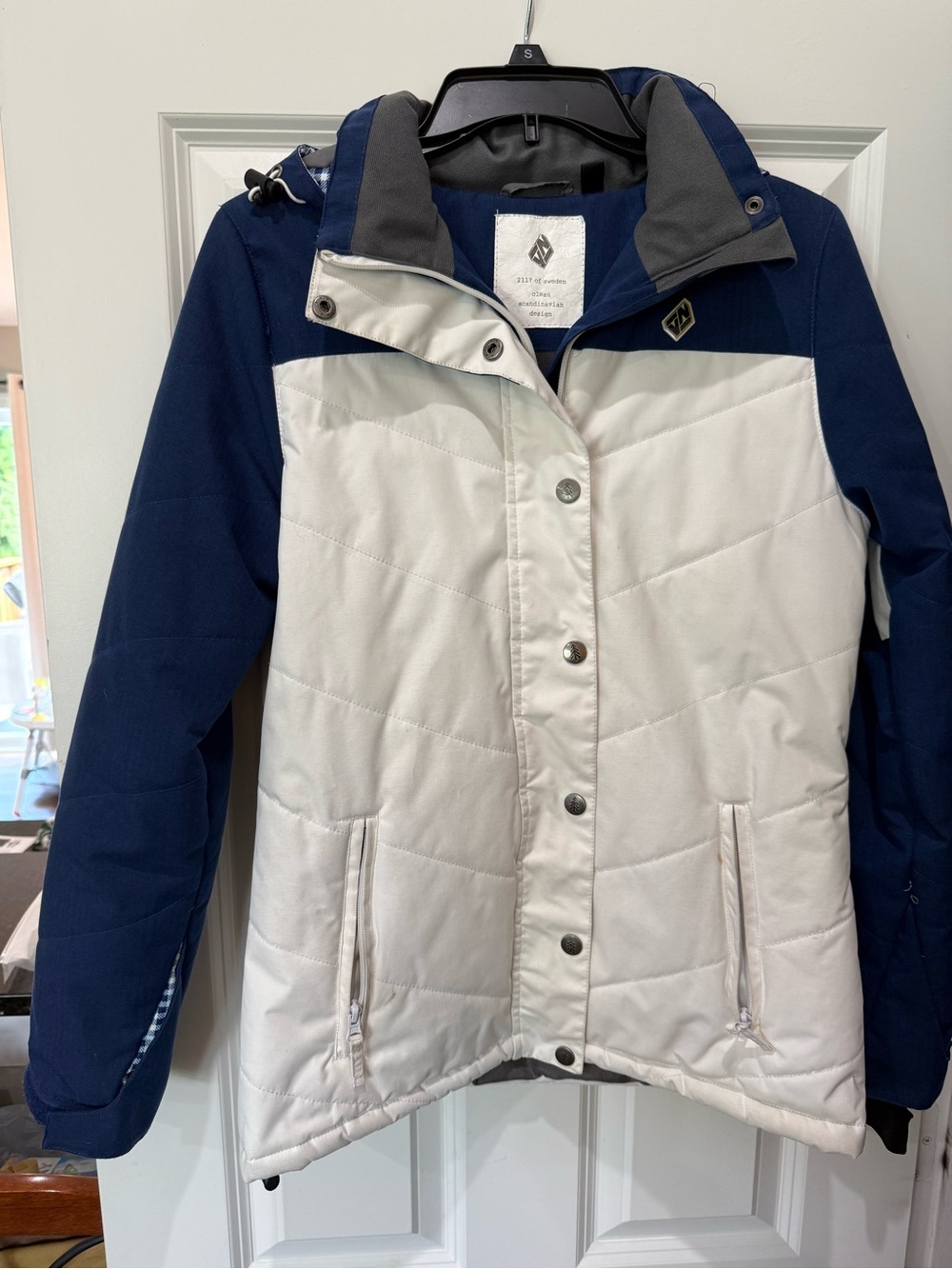 Women's Two-Tone Indigo and White Insulated Hooded Ski/Snowboarding Jacket